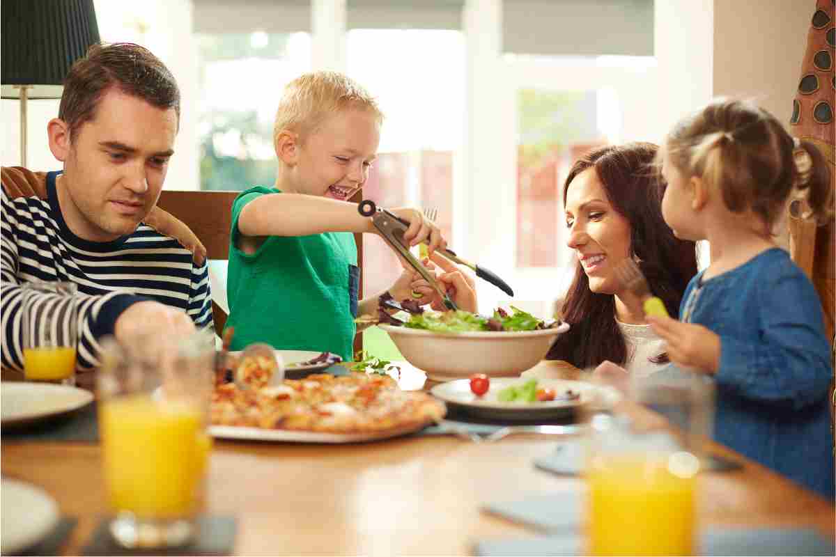 10 Top Money Saving Tips on How to Feed Your Family for Less lead