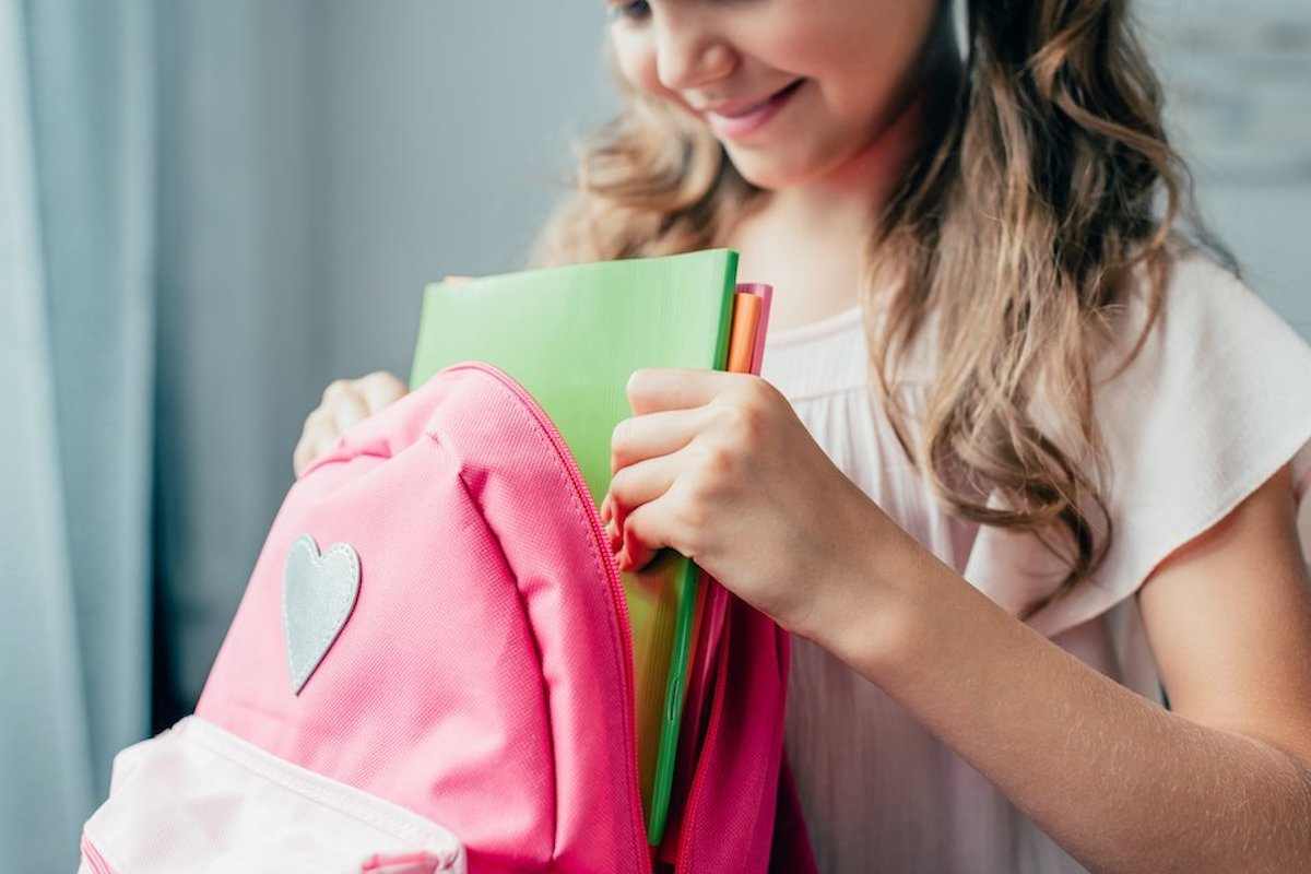 schoolbooks.ie packing school bag