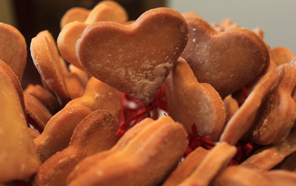 gingerbread heart cookies valentines cookie recipes